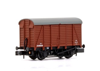 Graham Farish 377-429 [N] 1:148 SR 12T Ventilated Van Even Planked - BR Bauxite (Early)
