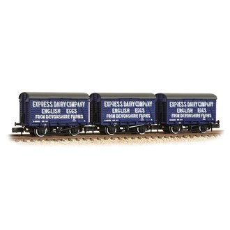 Graham Farish 377-440 [N] 1:148 SR 12T Ventilated Van 3-Wagon Pk 'Express Dairies Eggs' Blue