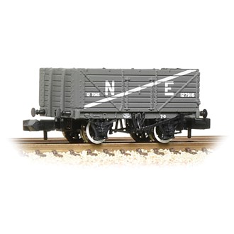 Graham Farish [N] 377-090 7 Plank Wagon with End Door in LNER Grey 