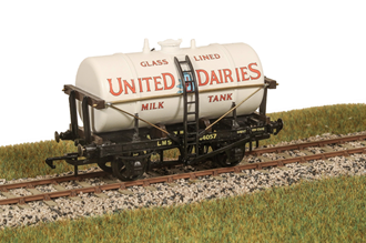 Parkside PC91 OO 10ft Tank Wagon Kit - United Dairies (Milk)